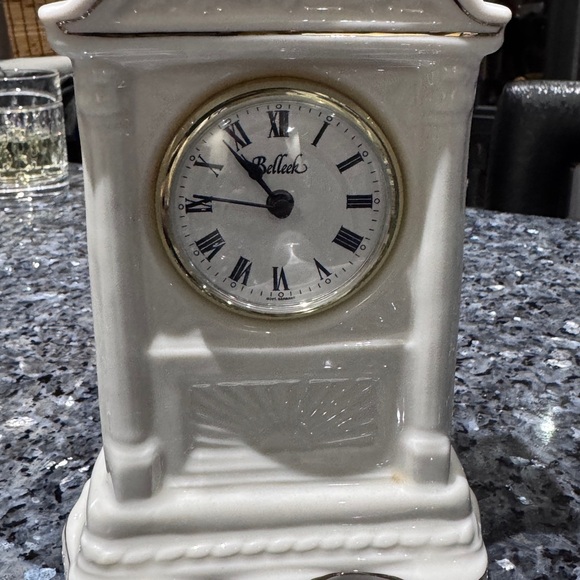 🕰️ Rare Vintage Stunning Irish Belleek White Ceramic Mantel Clock 🕰️ - Picture 16 of 16
